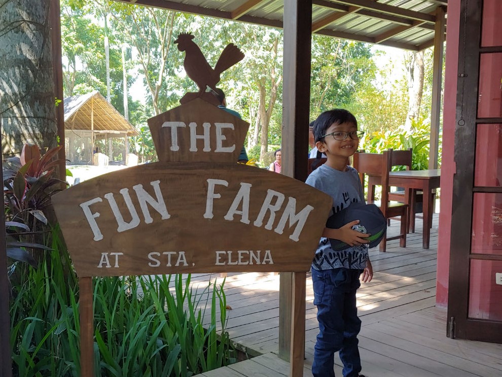 Santa Elena, Fun Farm Entrance, Cabuyao, Laguna