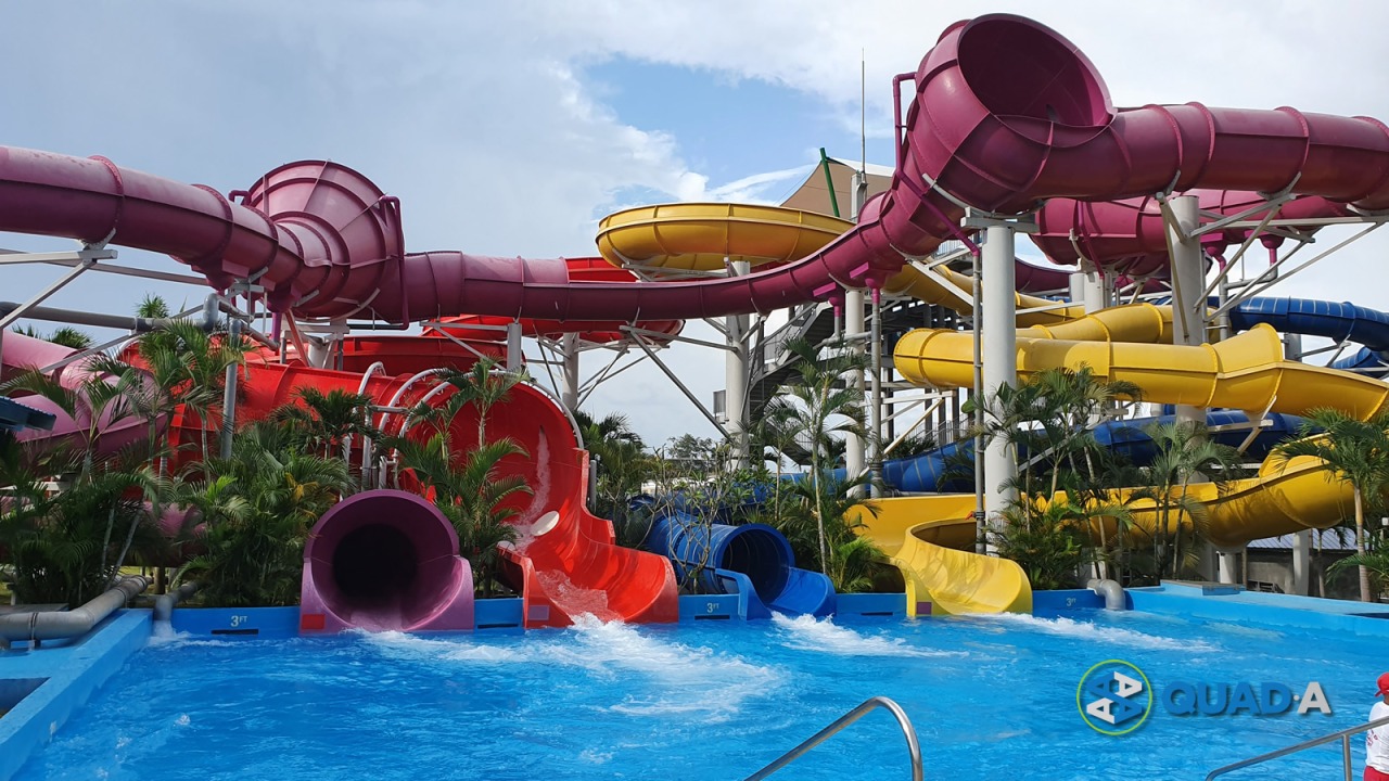 Aqua Planet Hurricane slides