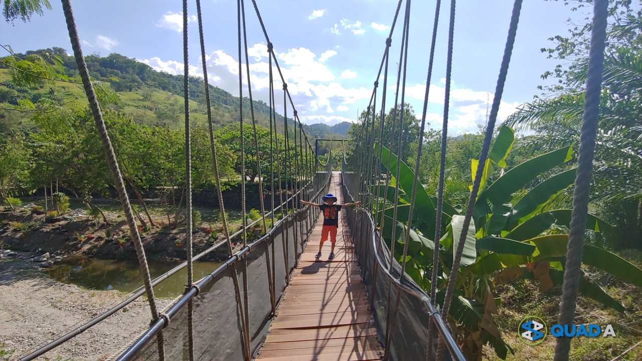 Green Canyon Leisure Farm Hanging Bridge