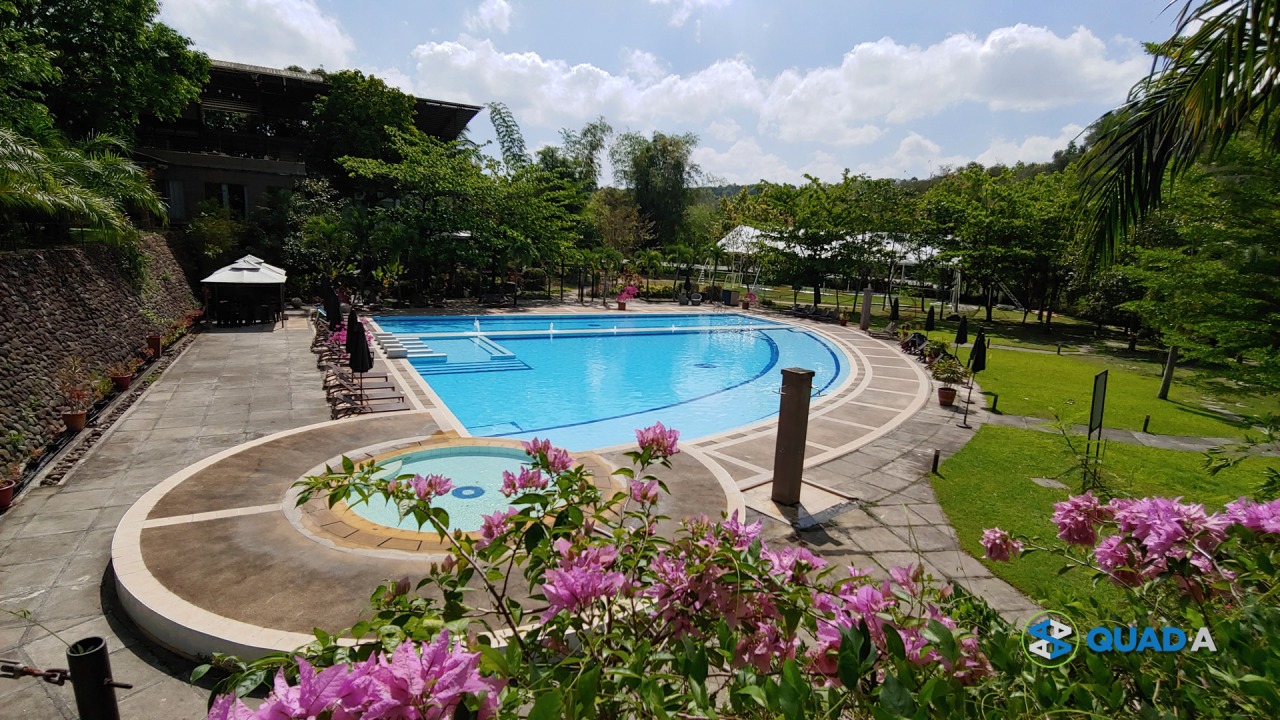 Green Canyon Symphony Pool