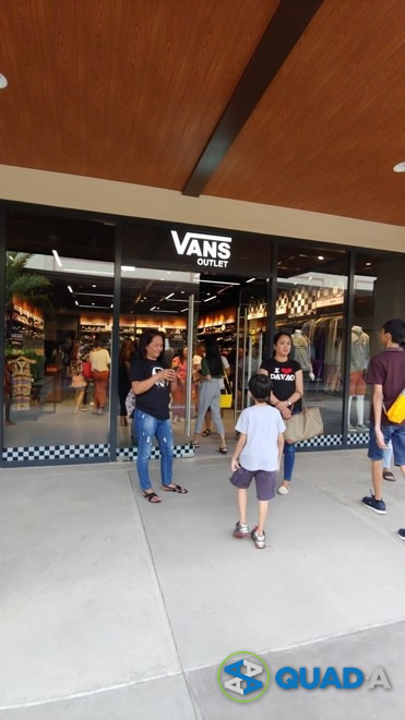 acienda designer outlet vans