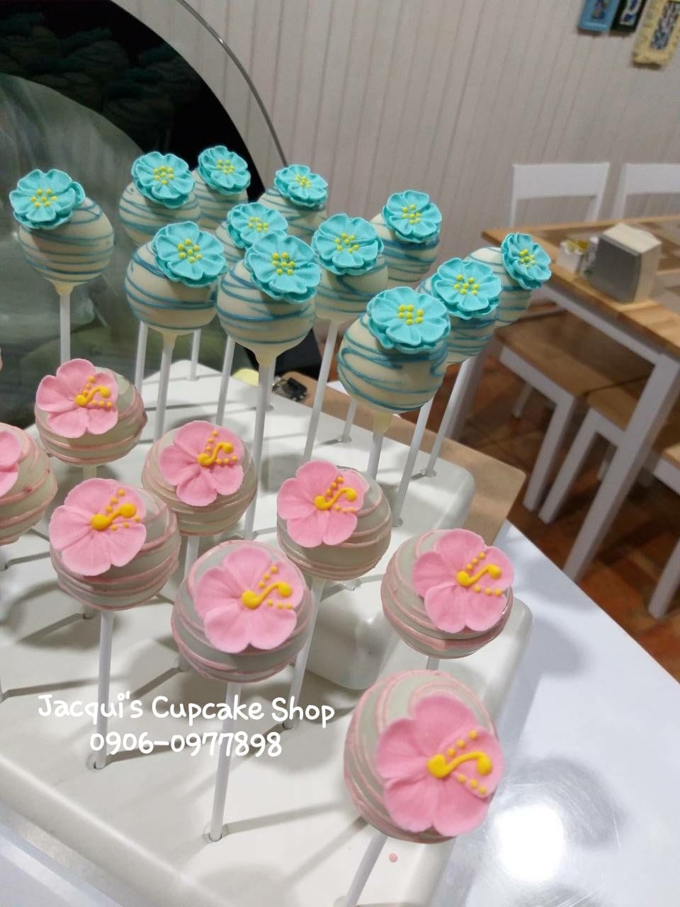 Jacqui's Customized cakepops for kids